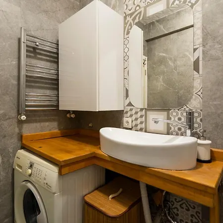 Renovated 2 Bedroom In Cihangir, Taksim 이스탄불