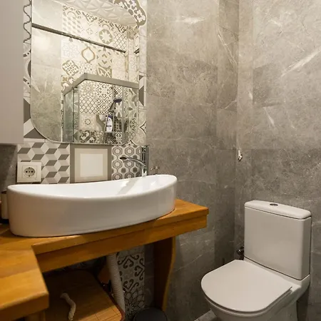 Renovated 2 Bedroom In Cihangir, Taksim شقة *