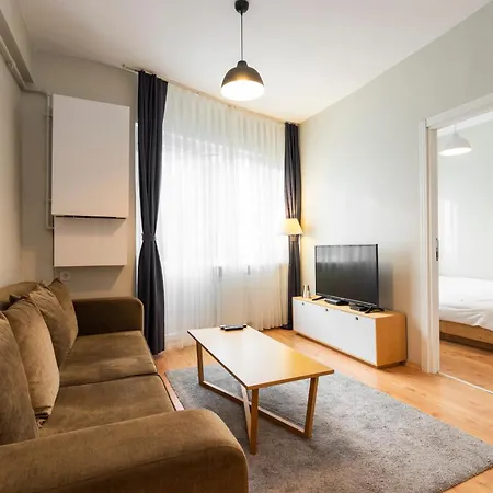 Renovated 2 Bedroom In Cihangir, Taksim شقة
