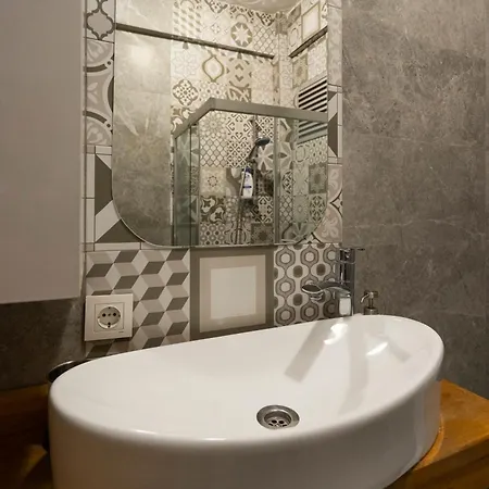 Renovated 2 Bedroom In Cihangir, Taksim Apartamento Estambul